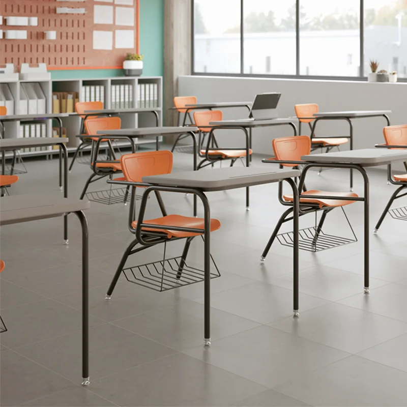 Aula equipada con mobiliario Pia