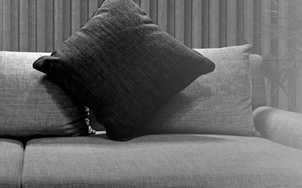 Cojin en mueble para mostrar textiles